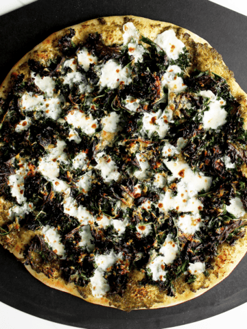 crispy kale and pesto pizza featured image