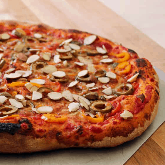 summer pizza recipe: pepper olive and manchego pizza