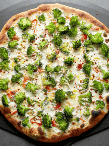 3-cheese broccoli pizza